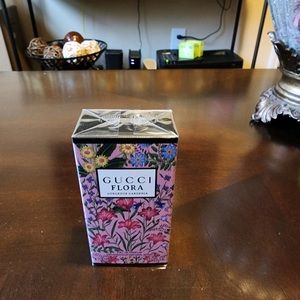 1.0 Gucci Gorgeous Gardenia Flora